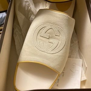 Gucci Shoes - off white suede / yellow trim - size 11